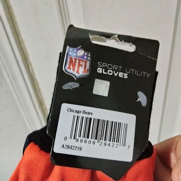 NFL Chicago Bears Orange and Black Gloves - Picture 4 of 4